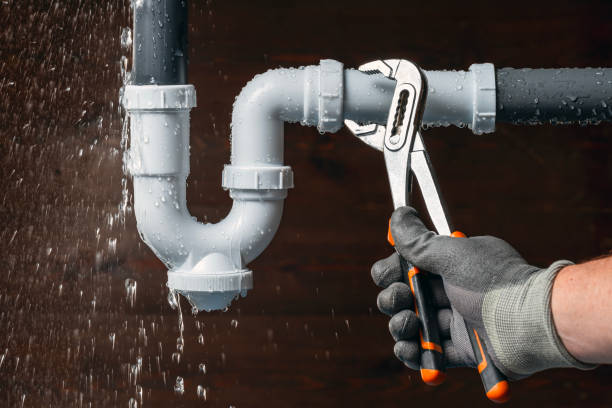 Professional Plumbing technician working in Wood River, IL